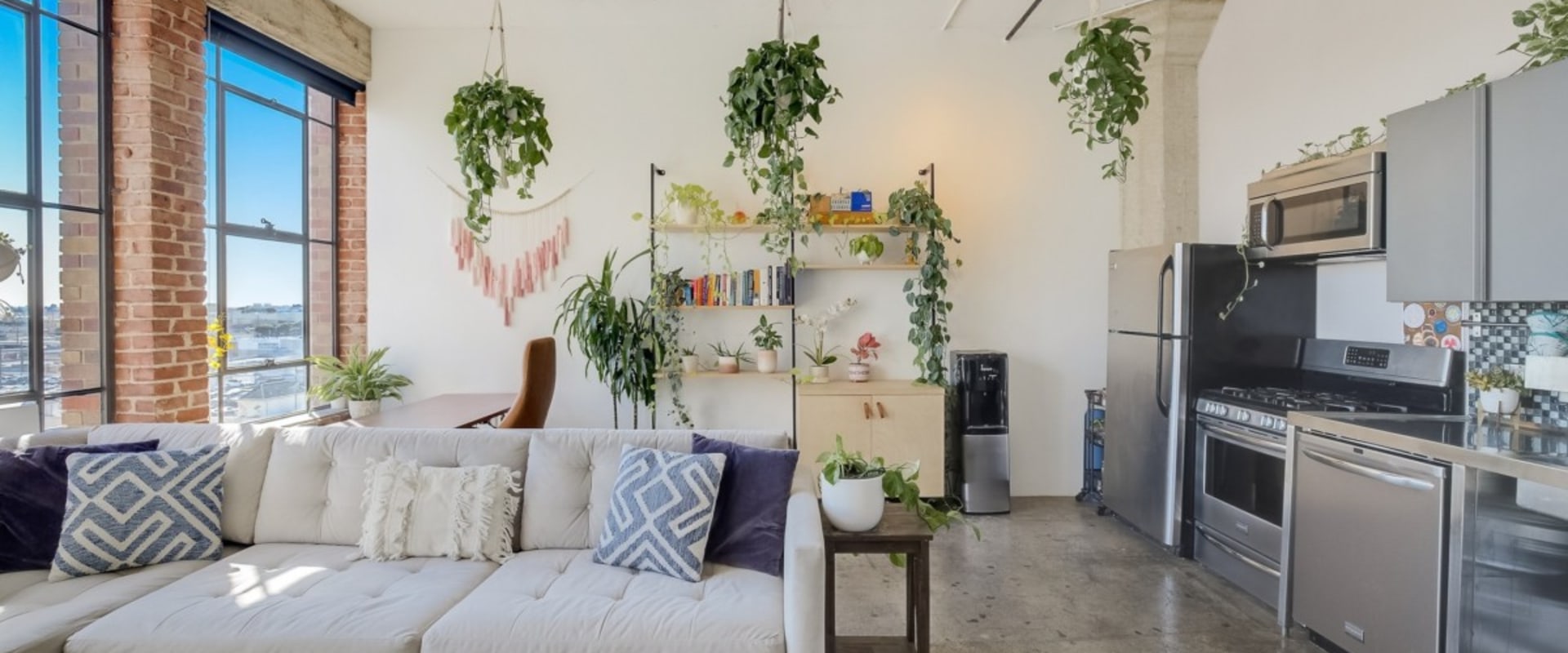 The Ultimate Guide to Furniture Movers: Tips from the Experts